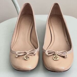 Tory Burch Chelsea Charm Patent Leather Low Pumps in Camellia Pink, W8